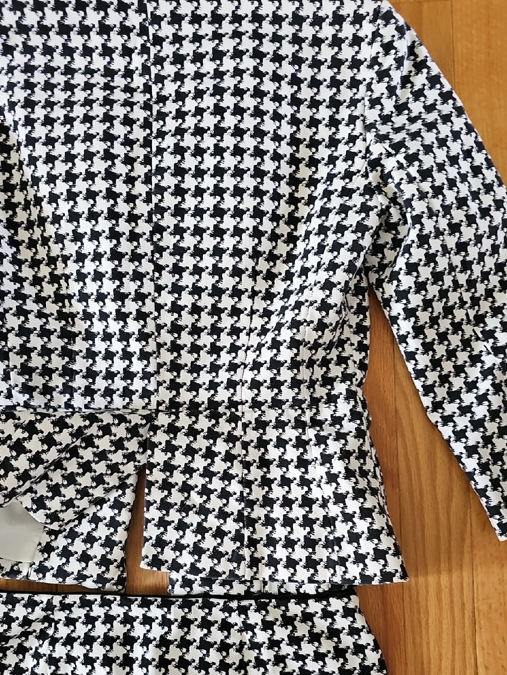White House Black Market Black and White Houndstooth Suit Skirt - Picture 9 of 11